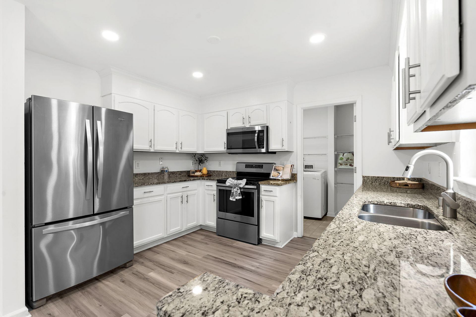 5055 Thornton Drive Photo 9