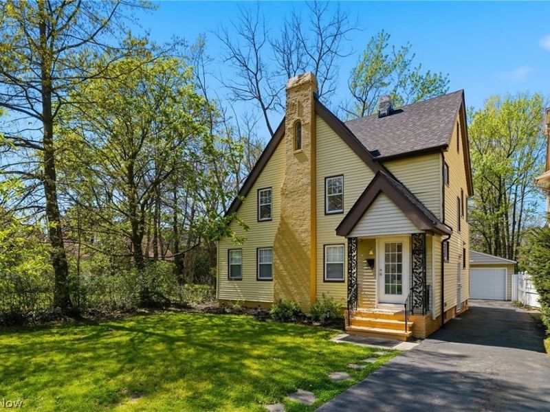 1068 Nela View Road, Cleveland Heights, OH 44112 Photo 2