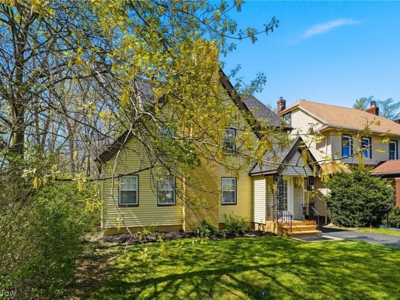 1068 Nela View Road, Cleveland Heights, OH 44112 Photo 3