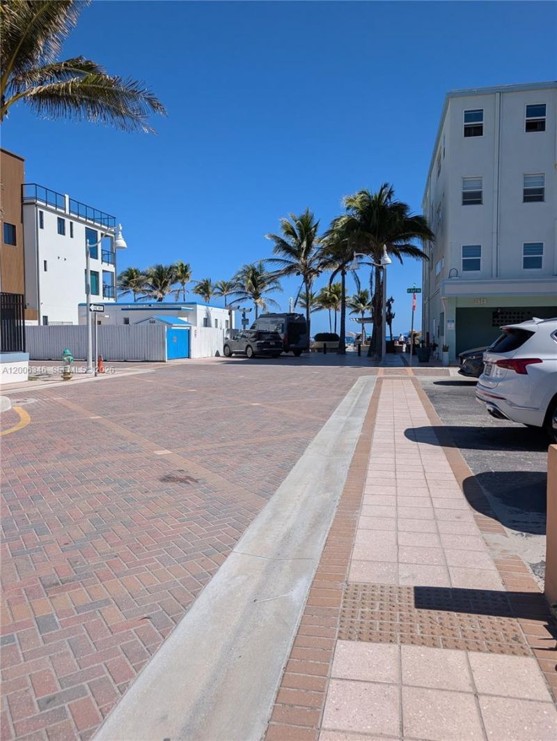 326 Wilson St , Unit 201, Hollywood, FL 33019 Photo