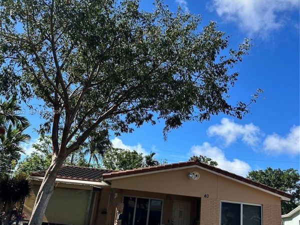 40 SE 8th St , Dania Beach, FL 33004