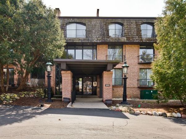 600 W Russell Street, Unit 306, Barrington, IL 60010