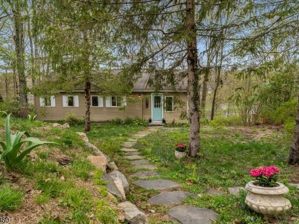 351 E Lakeshore Dr, Vernon, NJ 07422