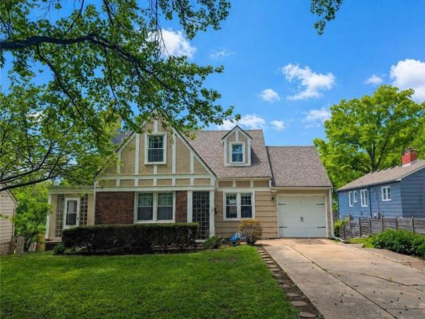 8806 Minnehaha Lane, Kansas City, MO 64114