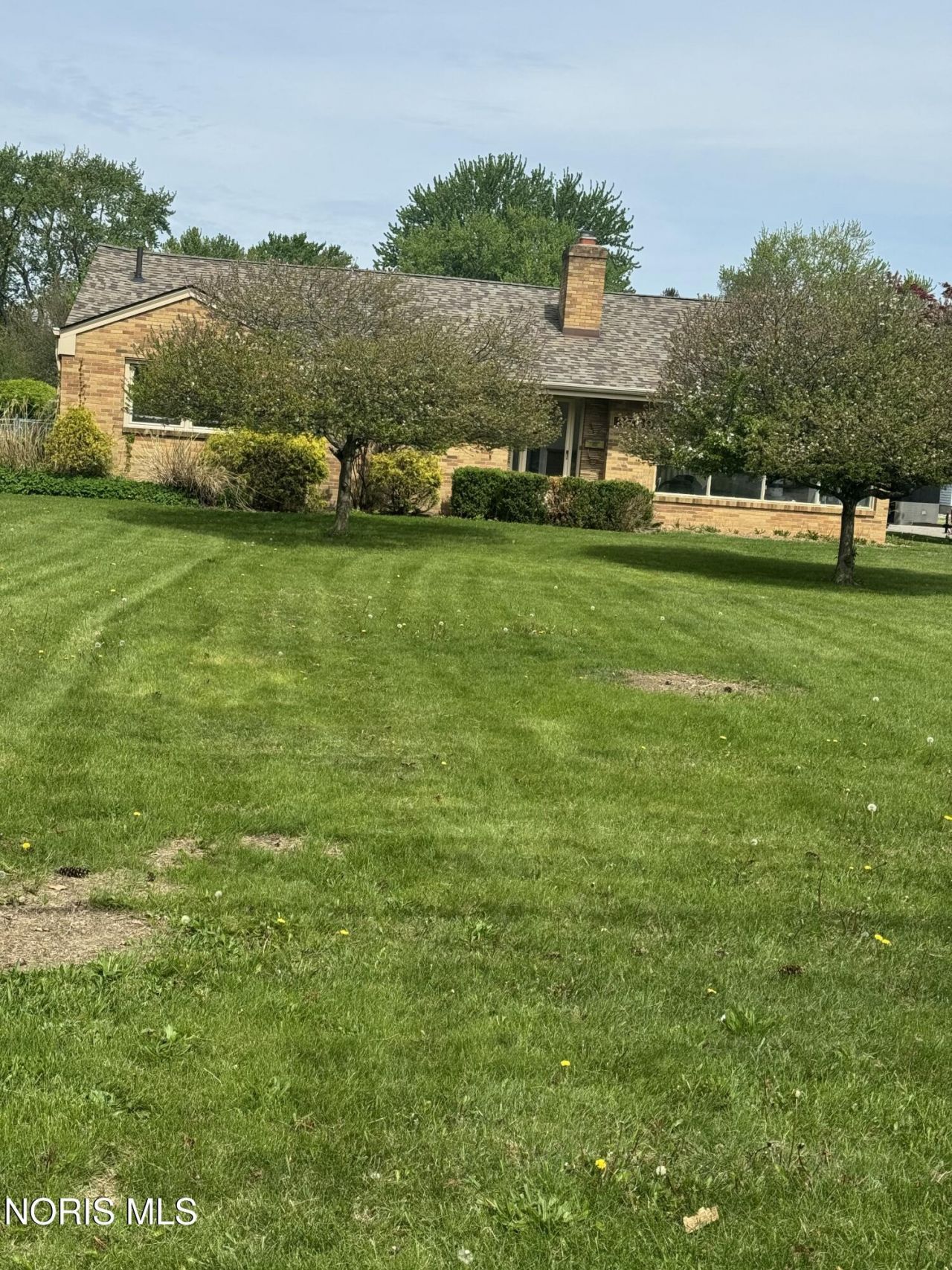3760 Heatherdowns Boulevard, Toledo, OH 43614 Main Photo