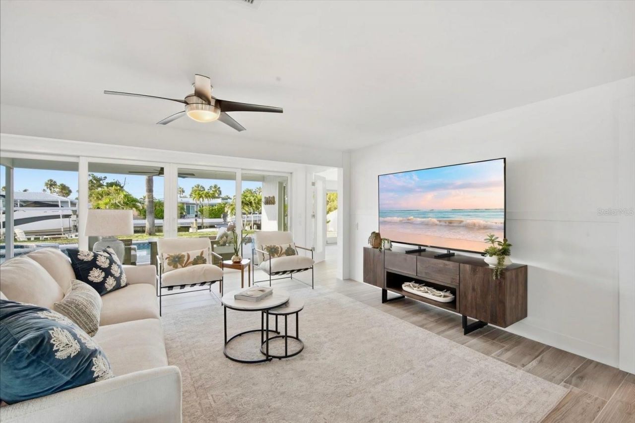 617 Dundee Lane, Holmes Beach, FL 34217 Photo