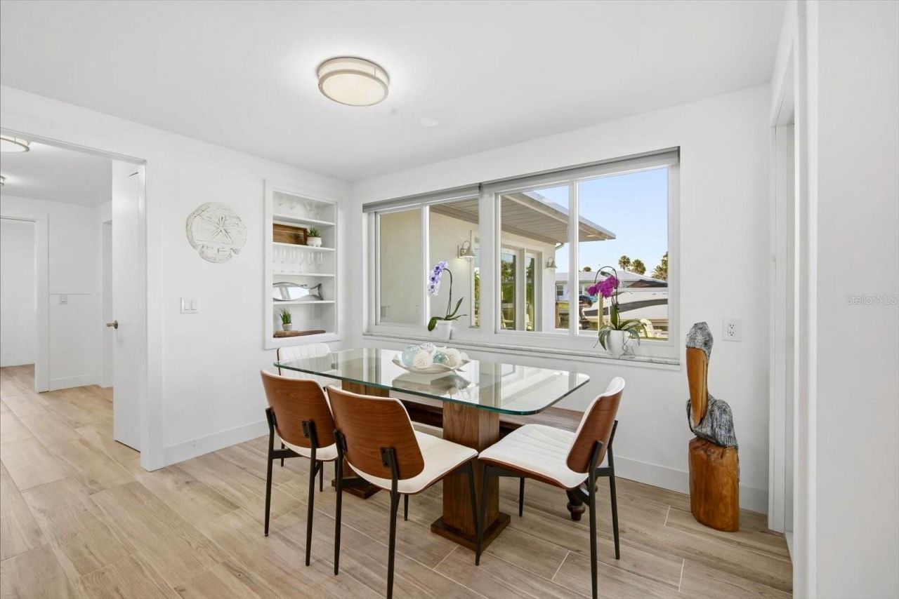 617 Dundee Lane, Holmes Beach, FL 34217 Photo