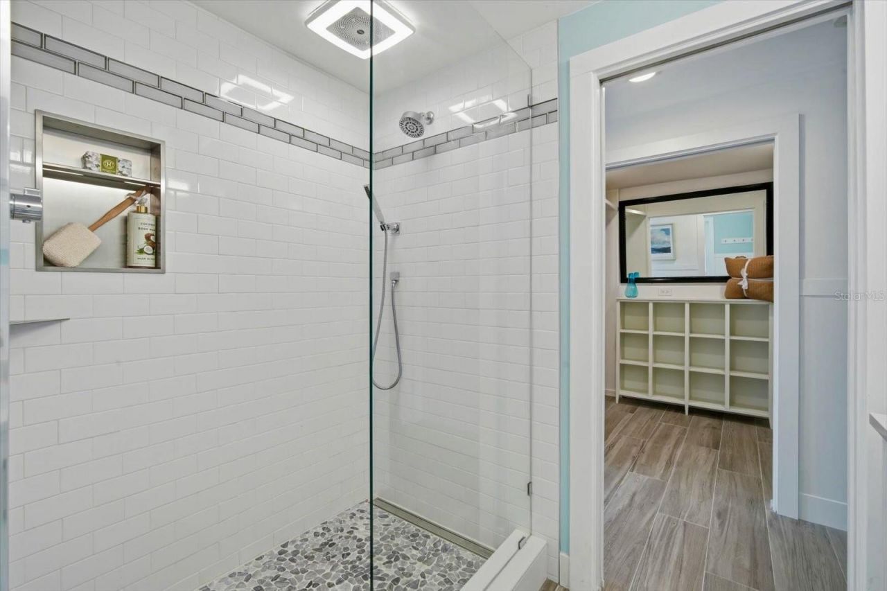 617 Dundee Lane, Holmes Beach, FL 34217 Photo