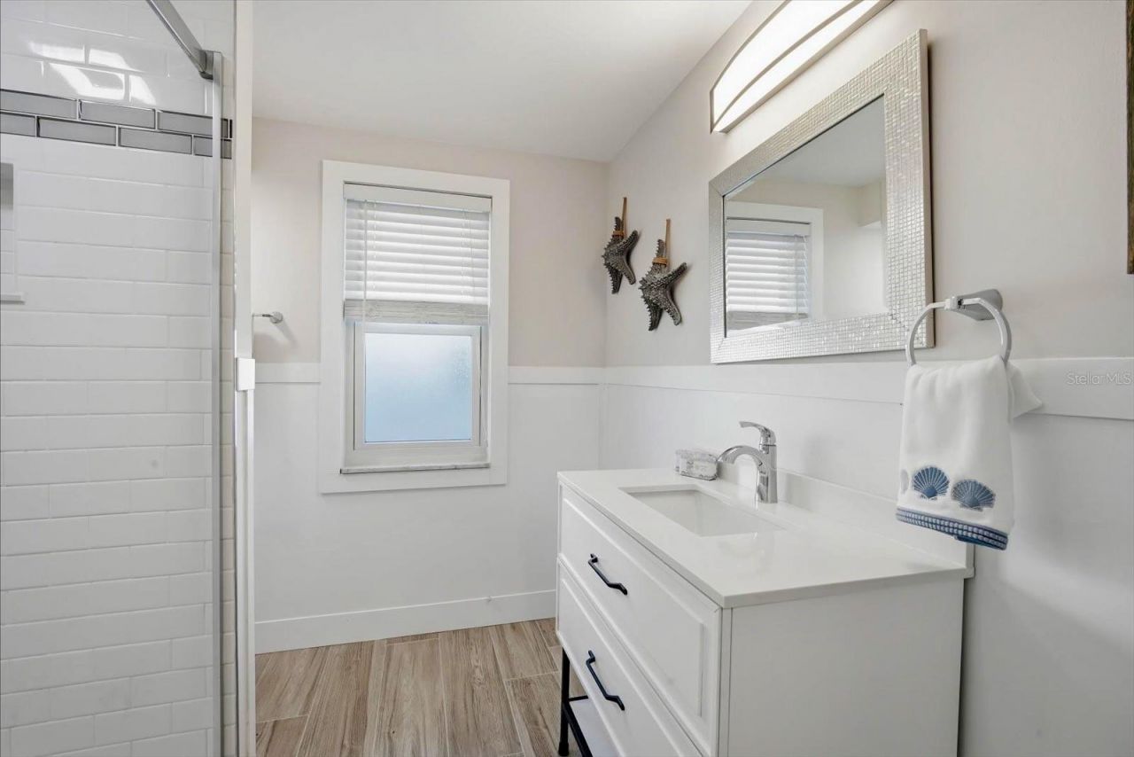 617 Dundee Lane, Holmes Beach, FL 34217 Photo