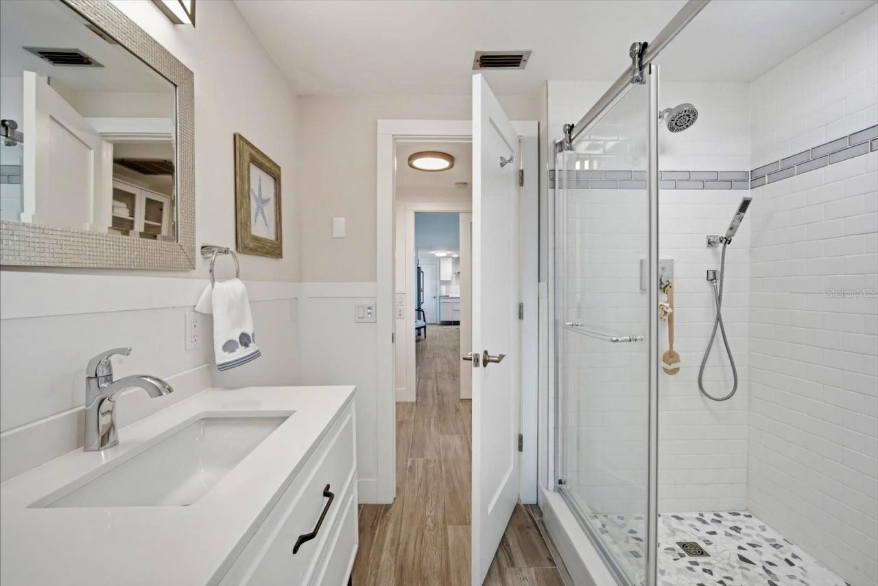 617 Dundee Lane, Holmes Beach, FL 34217 Photo