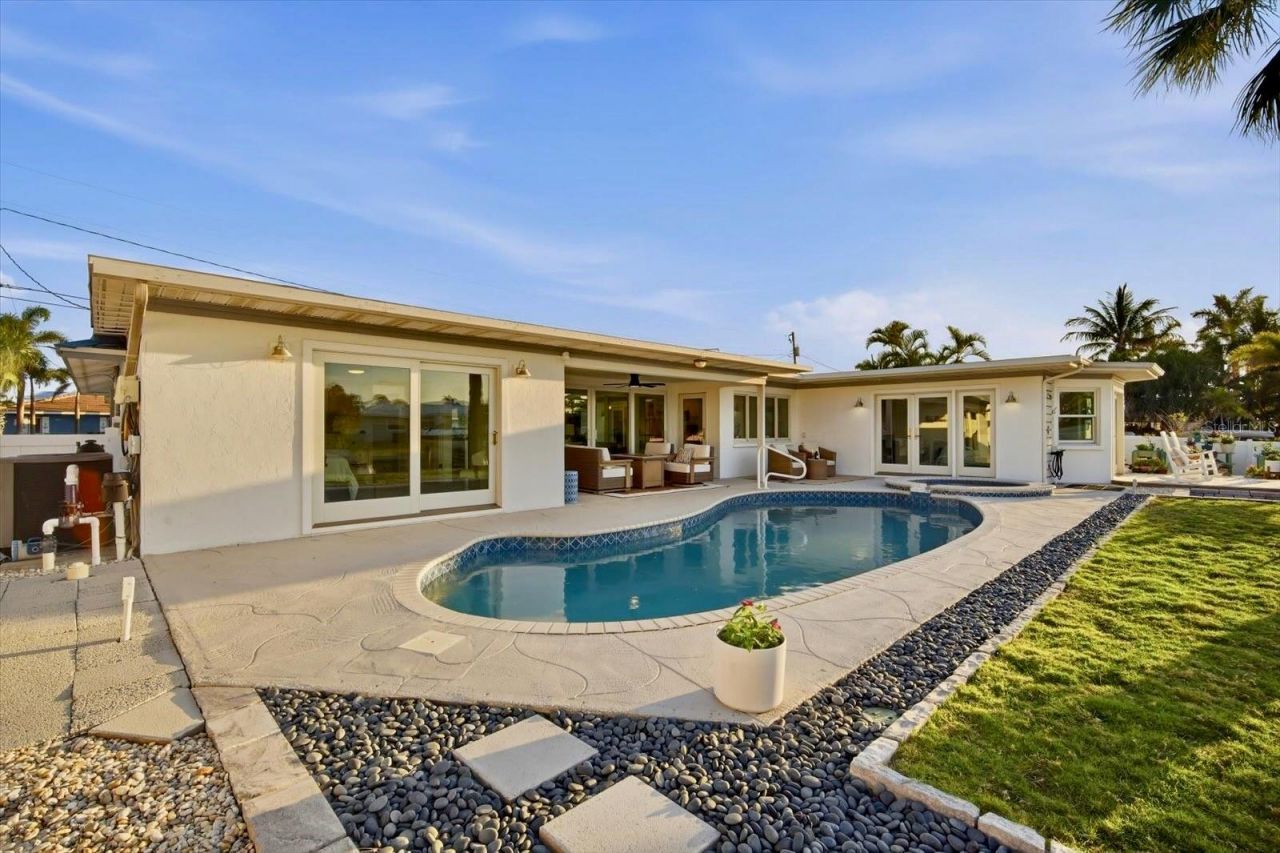 617 Dundee Lane, Holmes Beach, FL 34217 Photo