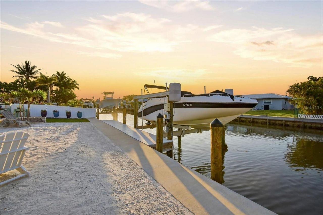 617 Dundee Lane, Holmes Beach, FL 34217 Photo