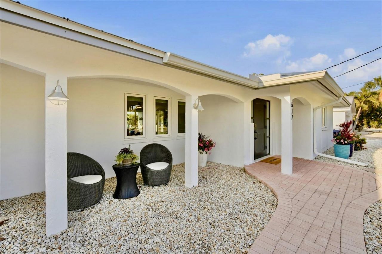 617 Dundee Lane, Holmes Beach, FL 34217 Photo