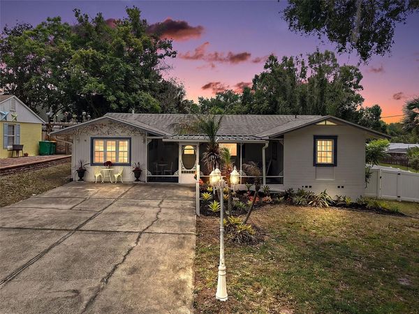 422 W 11TH AVENUE , MOUNT DORA, FL 32757