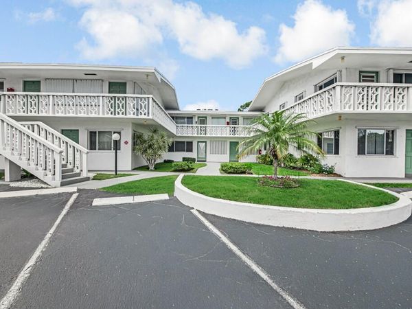 2004 Lake Osborne Drive, Unit 4, Lake Worth Beach, FL 33461