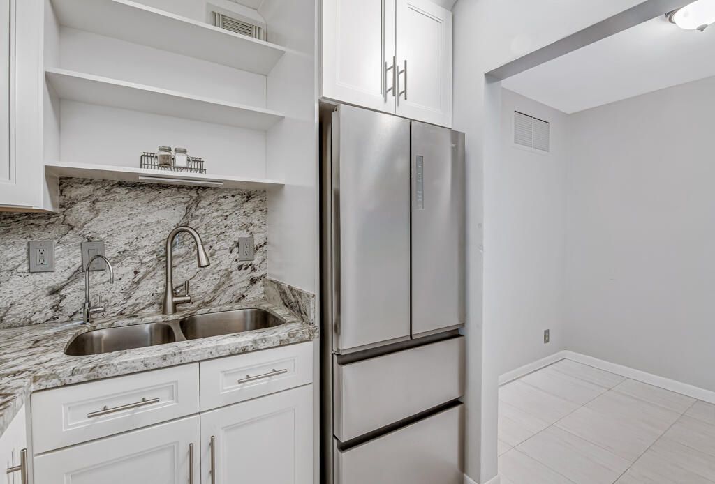 2004 Lake Osborne Drive, Unit 4, Lake Worth Beach, FL 33461 Photo