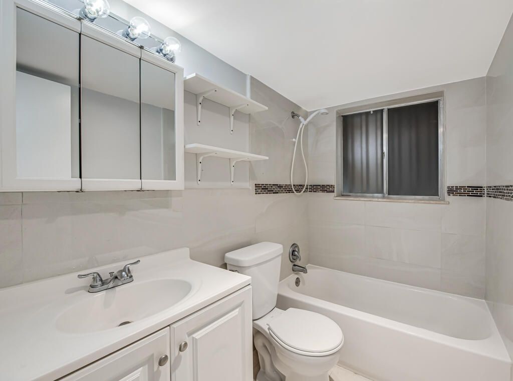 2004 Lake Osborne Drive, Unit 4, Lake Worth Beach, FL 33461 Photo