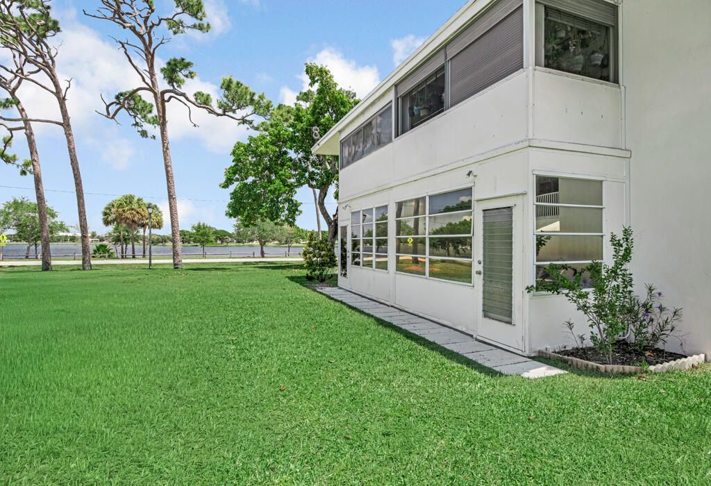 2004 Lake Osborne Drive, Unit 4, Lake Worth Beach, FL 33461 Photo