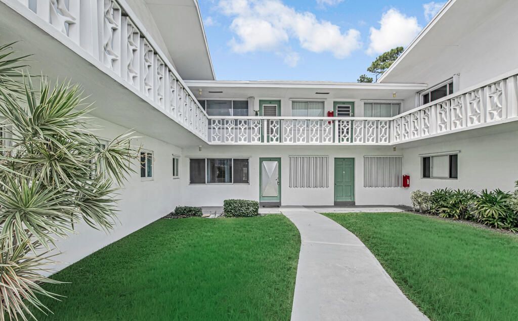 2004 Lake Osborne Drive, Unit 4, Lake Worth Beach, FL 33461 Photo