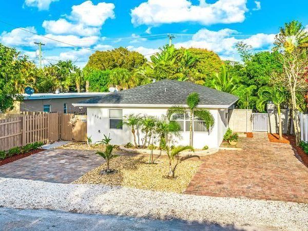 1306 NE 14th Avenue, Unit 2, Fort Lauderdale, FL 33304