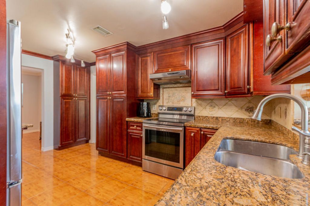 1045 Cameo Circle, West Palm Beach, FL 33417 Photo