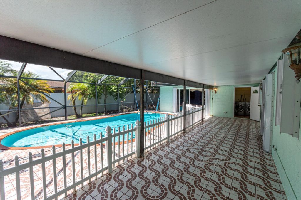 1045 Cameo Circle, West Palm Beach, FL 33417 Photo