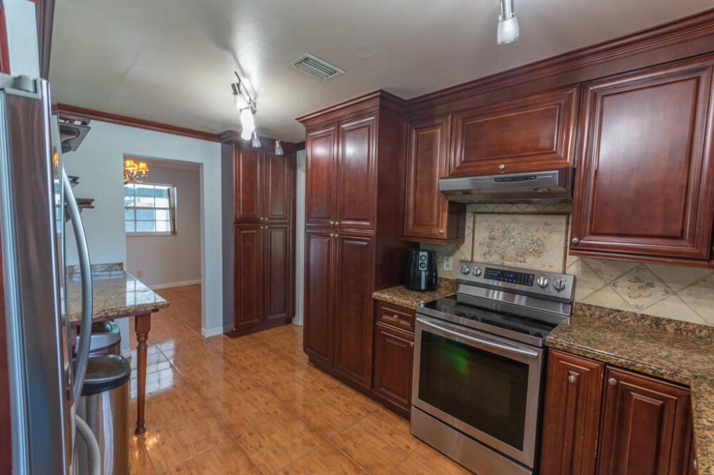 1045 Cameo Circle, West Palm Beach, FL 33417 Photo
