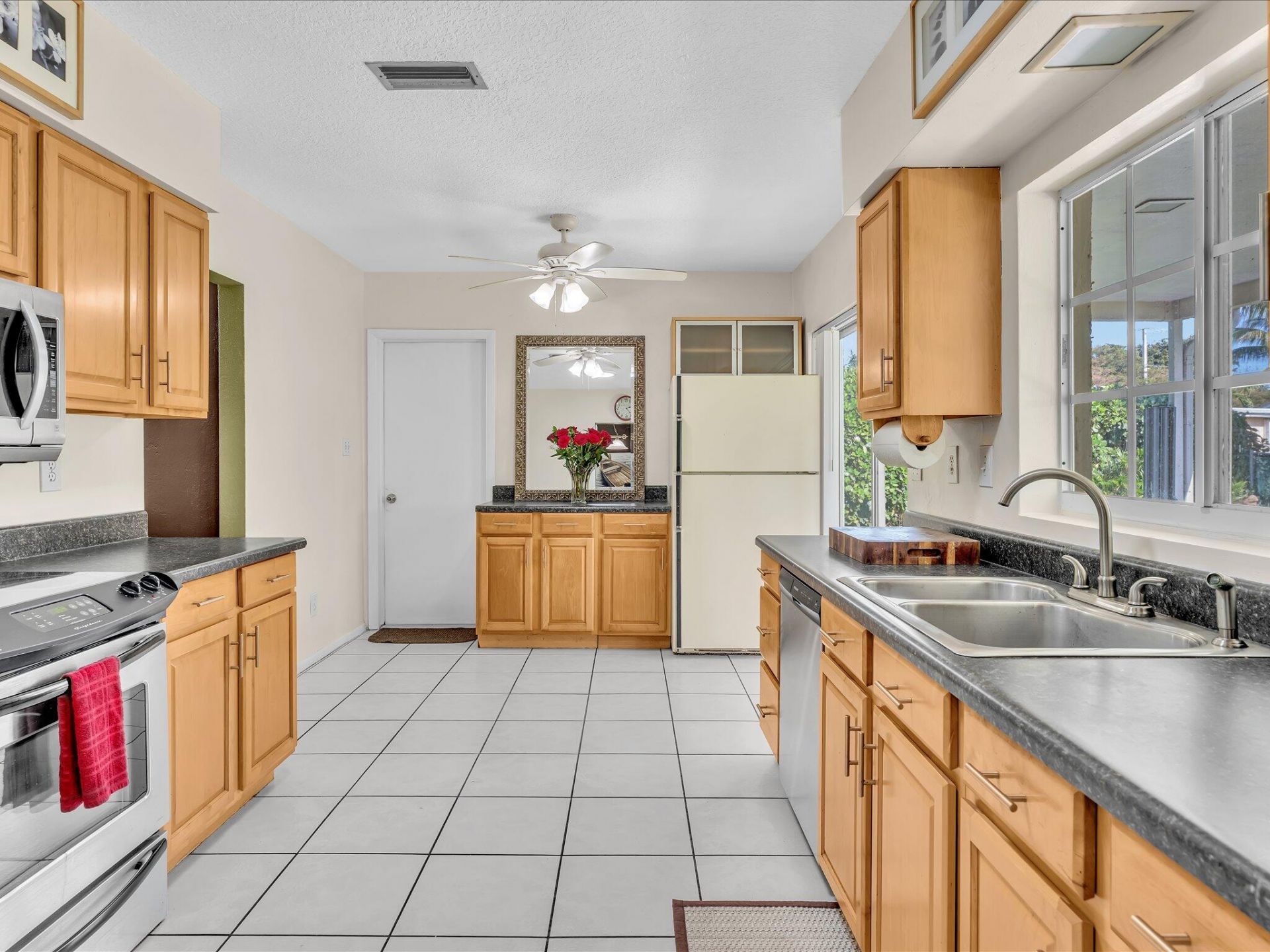 9603 NW 73rd Street, Tamarac, FL 33321 Photo