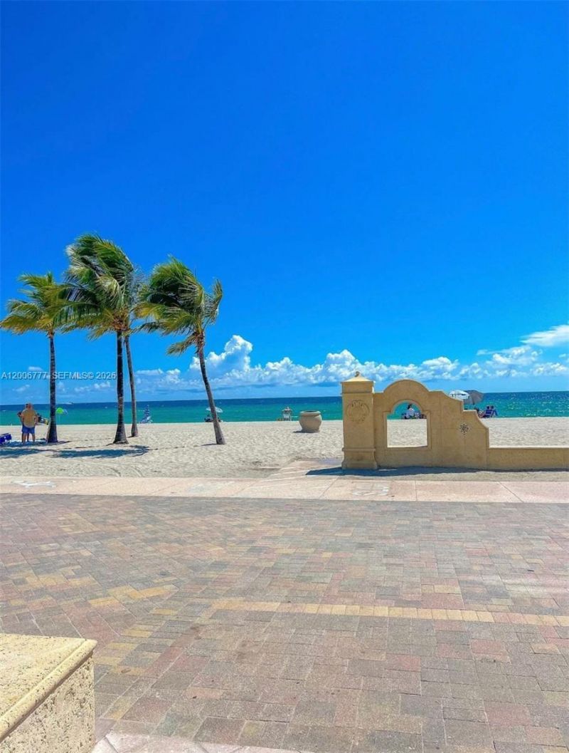 326 Wilson St , Unit 205, Hollywood, FL 33019 Photo
