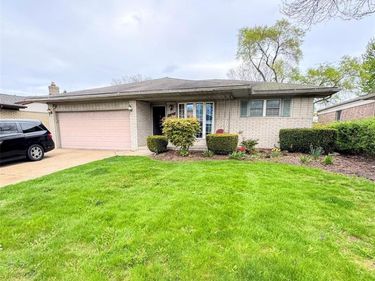 31090 Mc Namee, Fraser, MI 48026