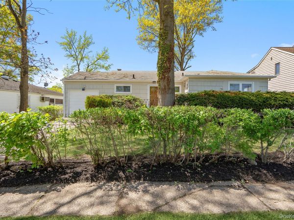 4 Hope Drive , Plainview, NY 11803