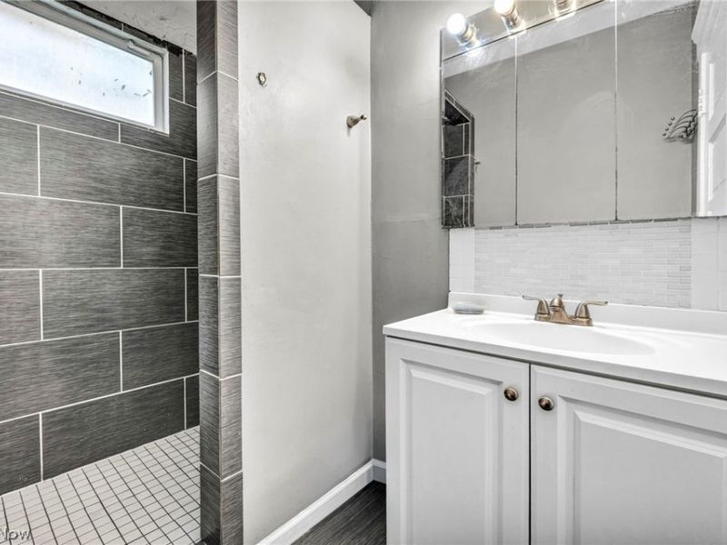 6808 Lansing Avenue, Cleveland, OH 44105 Photo 21