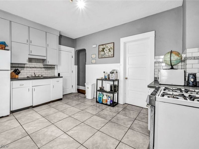 6808 Lansing Avenue, Cleveland, OH 44105 Photo 3