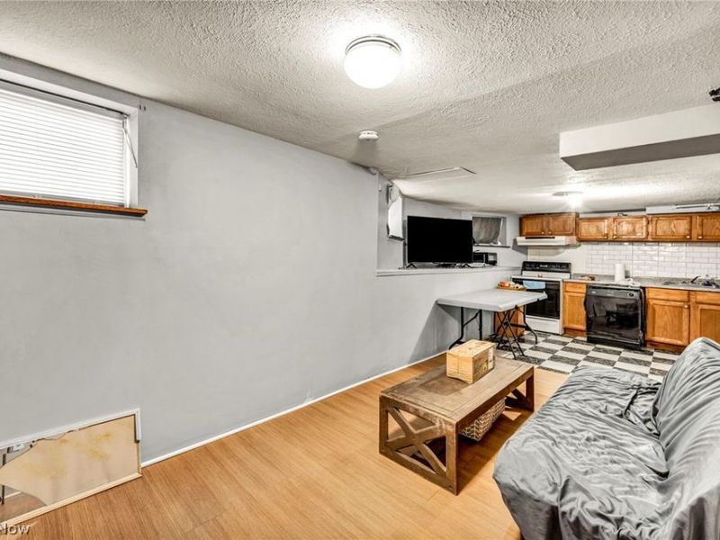 6808 Lansing Avenue, Cleveland, OH 44105 Photo 41
