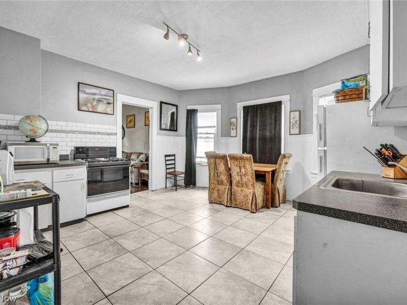6808 Lansing Avenue, Cleveland, OH 44105 Photo 6