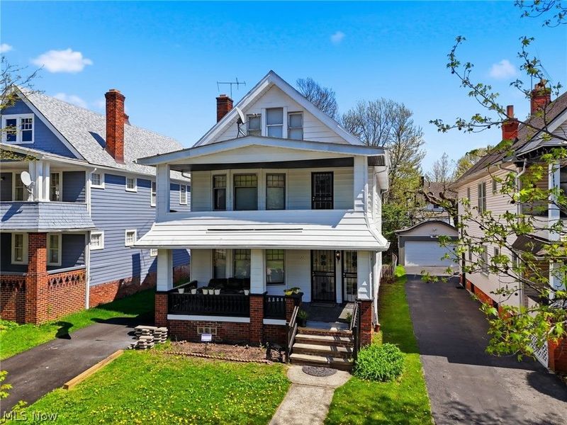 829 Helmsdale Road, Cleveland Heights, OH 44112 Photo 2