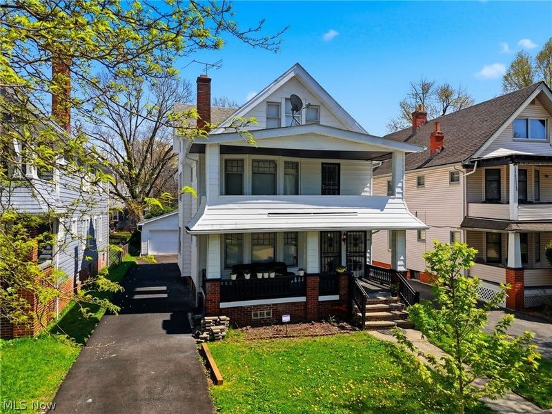 829 Helmsdale Road, Cleveland Heights, OH 44112 Photo 3