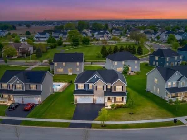 12513 S Willowgate Lane, Plainfield, IL 60585
