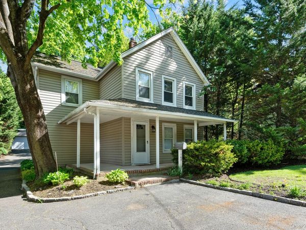 147 Fort Salonga Road , Northport, NY 11768