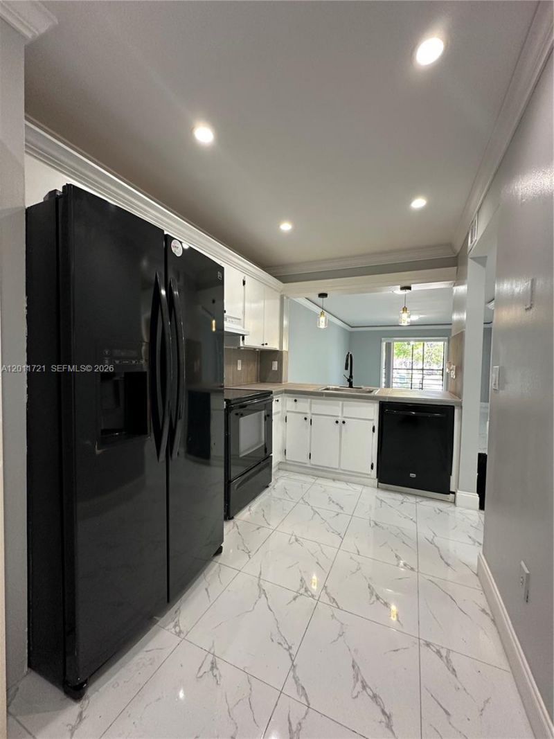 871 NE 207th Ter, Unit 4-202, Miami, FL 33179 Photo