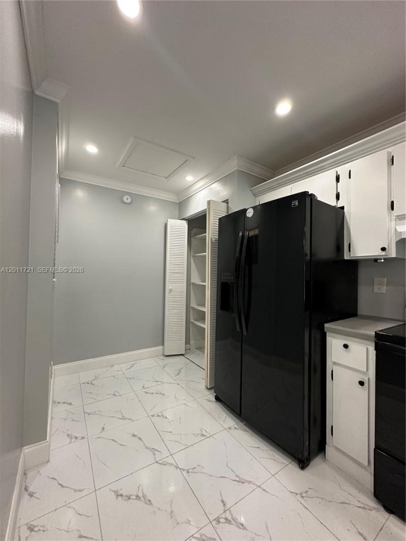 871 NE 207th Ter, Unit 4-202, Miami, FL 33179 Photo