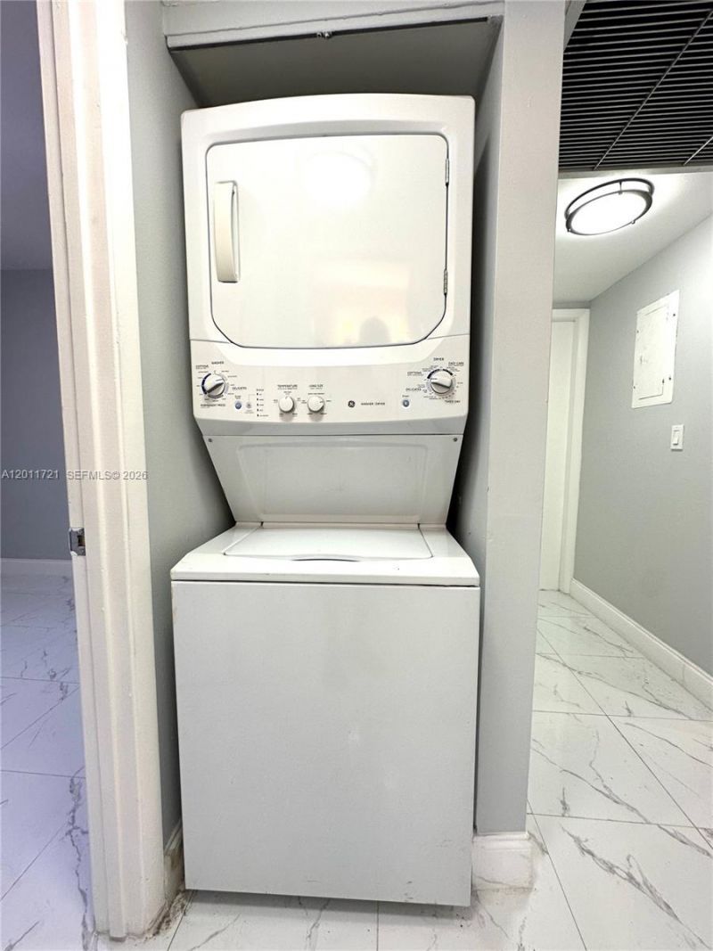 871 NE 207th Ter, Unit 4-202, Miami, FL 33179 Photo