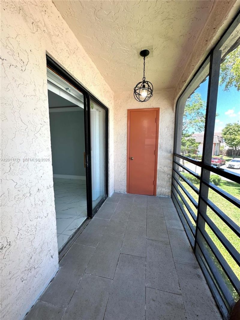 871 NE 207th Ter, Unit 4-202, Miami, FL 33179 Photo