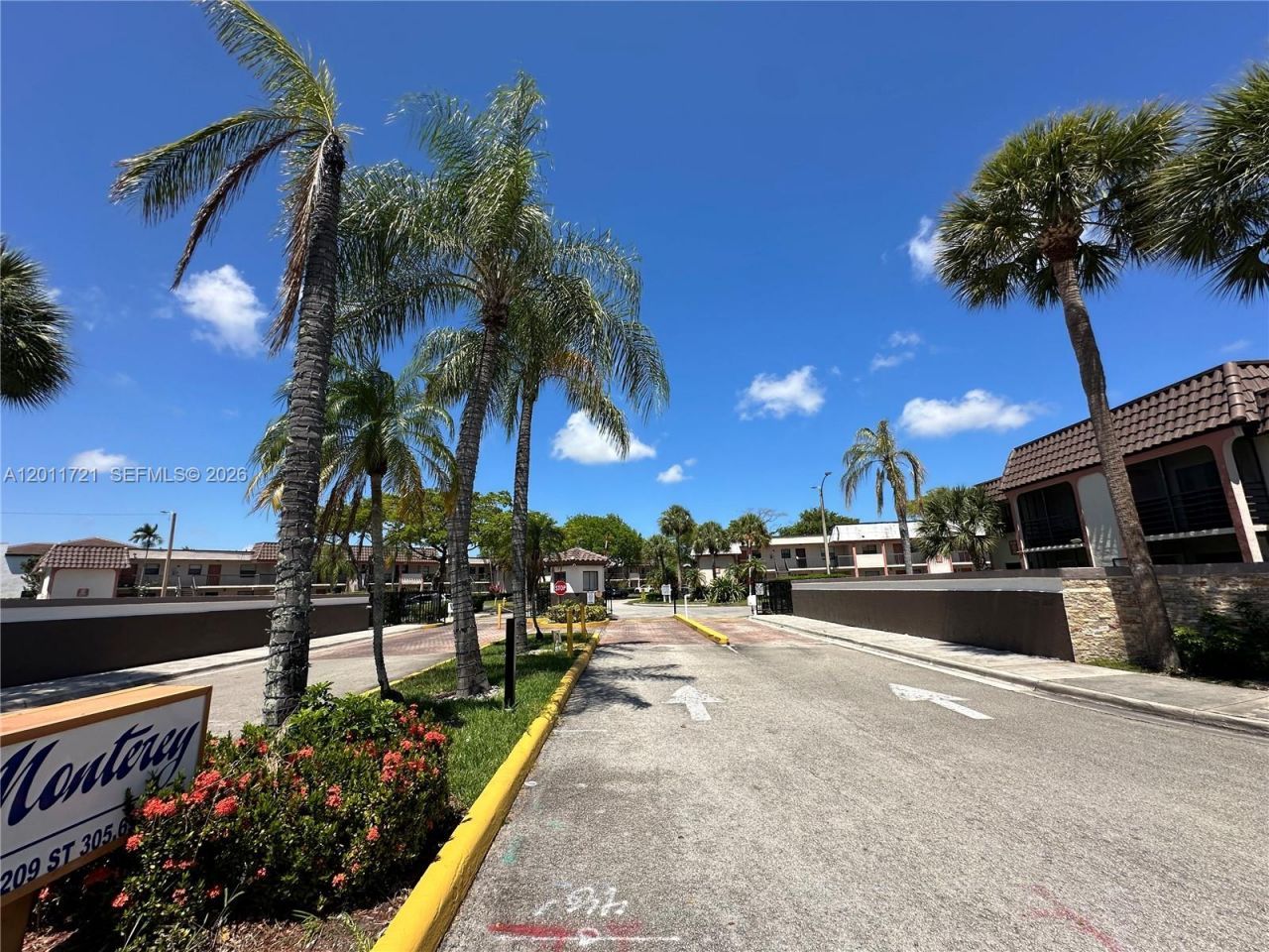871 NE 207th Ter, Unit 4-202, Miami, FL 33179 Photo