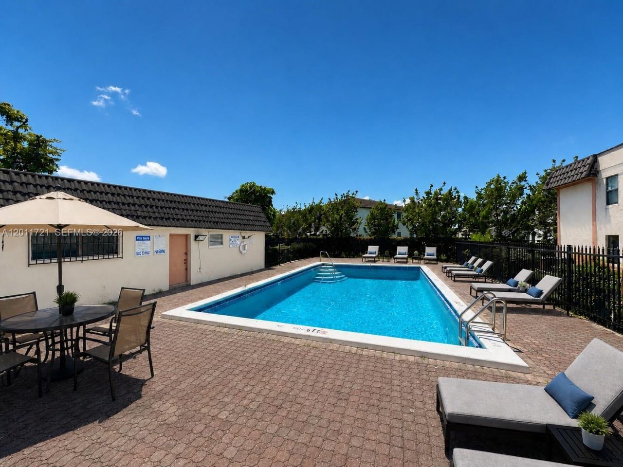 871 NE 207th Ter, Unit 4-202, Miami, FL 33179 Photo