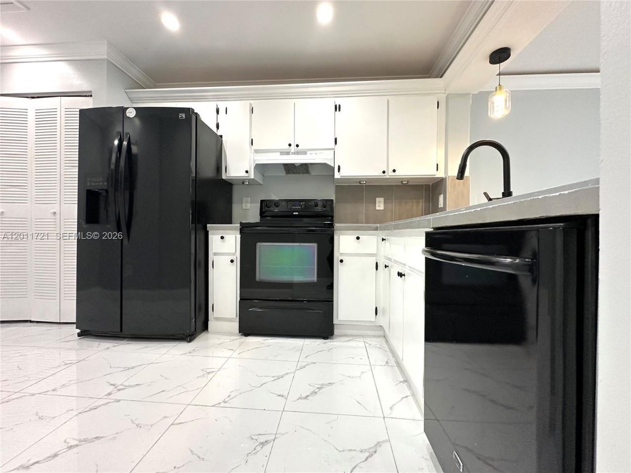871 NE 207th Ter, Unit 4-202, Miami, FL 33179 Photo