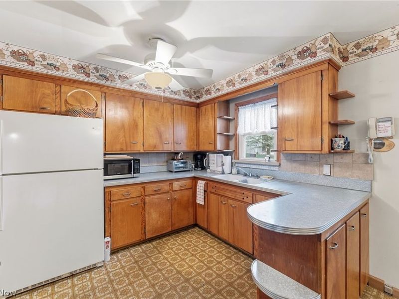 145 E 190th Street, Euclid, OH 44119 Photo 14