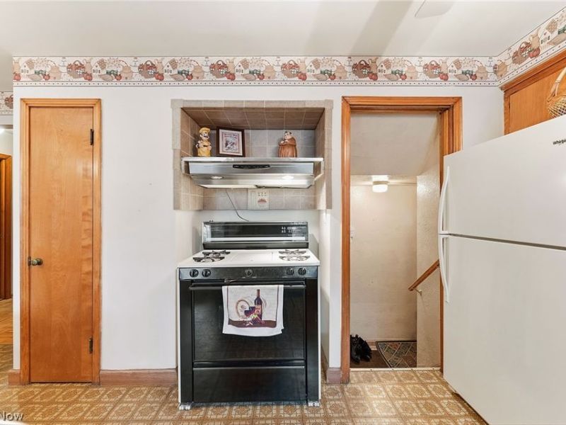 145 E 190th Street, Euclid, OH 44119 Photo 18