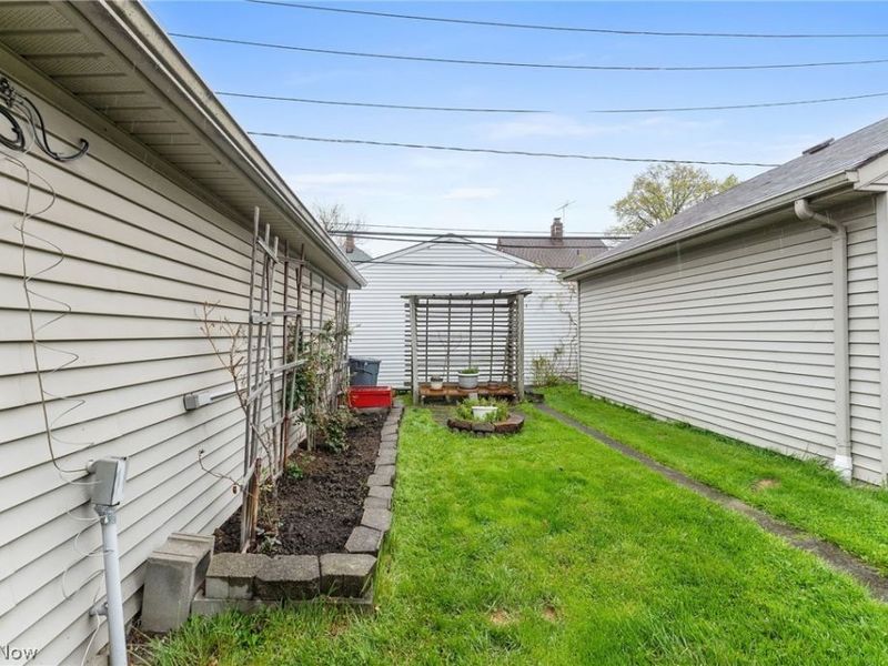 145 E 190th Street, Euclid, OH 44119 Photo 7