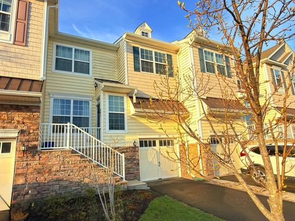 32 MORRIS LANE , CRANBURY, NJ 08512
